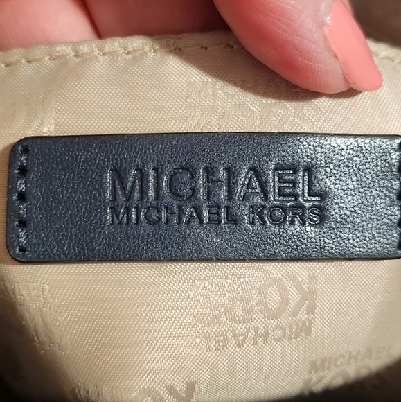 Michael Kors Leather Convertible Crossbody Bag Dark Blue 15" X 11.5" - Picture 13 of 14